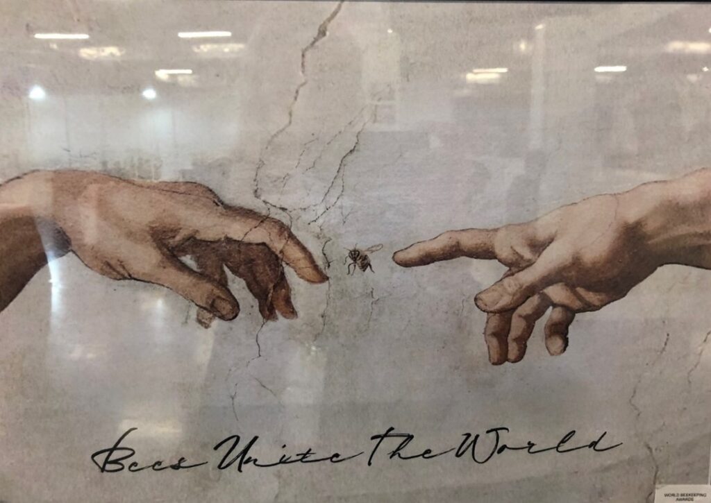 Slika br. 6. Jedan od nagrađenih radova u takmičarskom dijelu izložbe World Beekeeping Awards